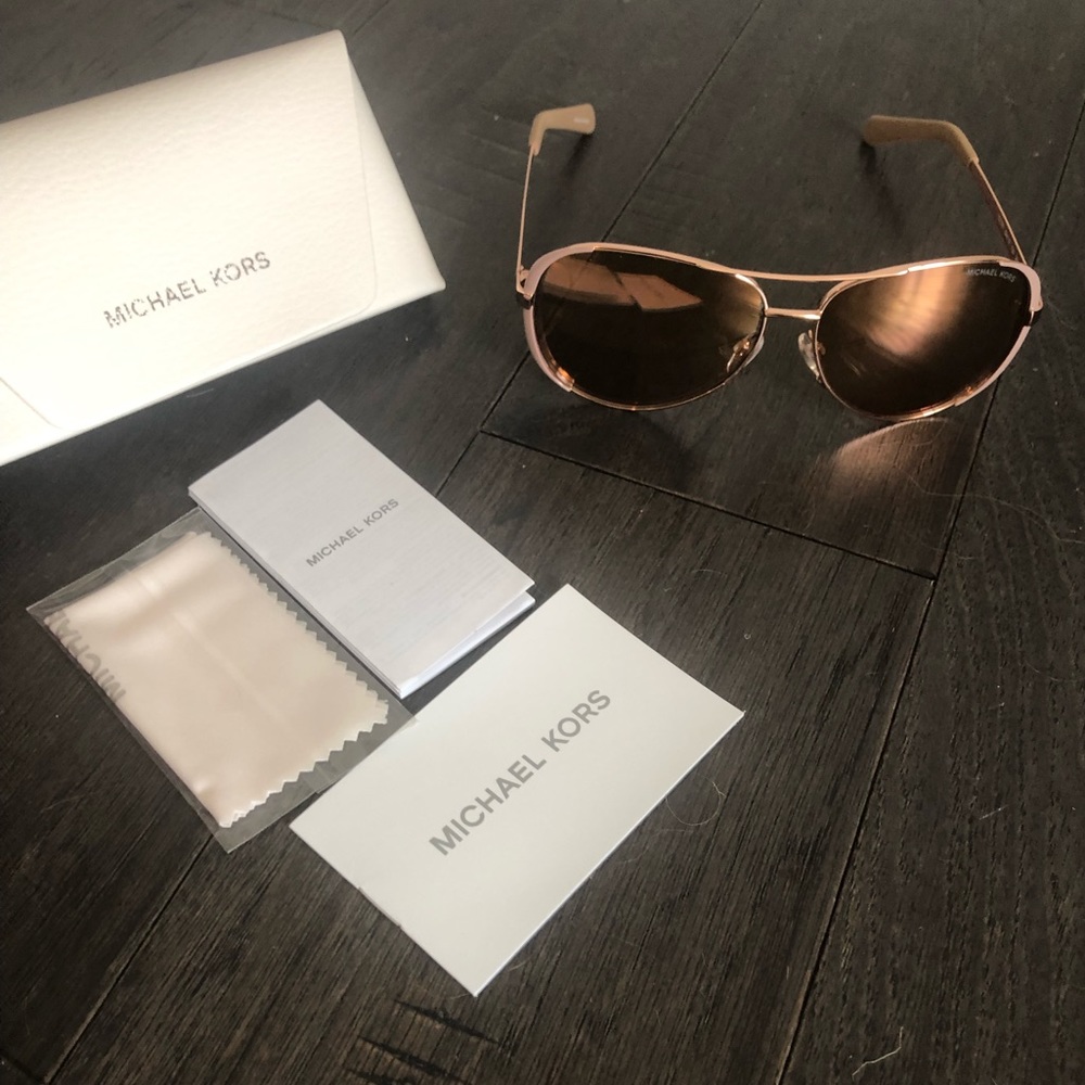 NIB Michaels Kors Rose Gold Chelsea sunglasses